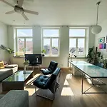 Bright Apartment In Saint-Gilles