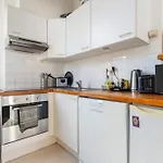 Bright 2Br Flat In A Historic Square Near Eu Area