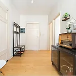 Bright 2Br Flat In A Historic Square Near Eu Area