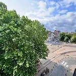 A Chic Haven In The Heart Of Urban Nature