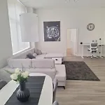 Louise Luxe In Apartment *