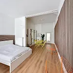 Central Spot - Louise