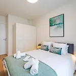 2Br Apt Near Nato & Eu