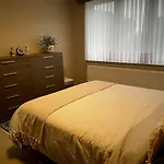 Modern 2-Bed Urban Apartment