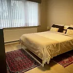 Modern 2-Bed Urban Apartment