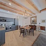 Grand Place Escape Spacious 2Br With Charm