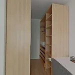 Bright And Modern 2Br Apartment With A Balcony