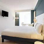 Hotel Ibis Styles Louise 3*