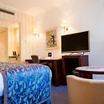 Le Chatelain Hotel 5*