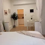 Comfortable Studio 10 Min From Midi Station And 15 Min From Brussels Center