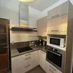 Midi Tracks Apartment