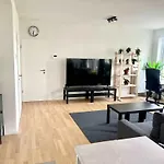 Family-Friendly Apartment Steps From Atomium - City Center 6 Min