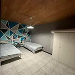 Midi Tracks Apartment