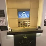 Royal Hotel *