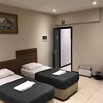Royal Hotel *