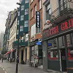 Royal Hotel *