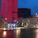 Royal Hotel *