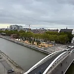 Floor Luxury With Spectacular Water Views Appartement Brussel