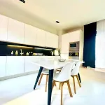 Elegant Central Apartment Quiet And Bright