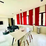 Elegant Central Apartment Quiet And Bright