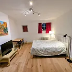 Duplex 3br Near Supermarkets & Metro Apartment