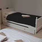 European District Apartment Thirteen