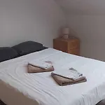 European District Apartment Thirteen