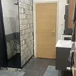 Appartement Modern In Molenbeek-saint-jean / 77 M² / Parking