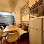 The Cozy Louise Nest