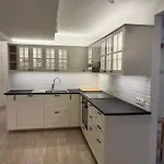 Large 3-Bedroom Apartment In Bruxelles