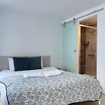 Modern & Elegant Apartment Near Montgomery