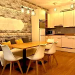 The Cozy Louise Nest