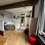 Cozy Studio-City Center