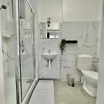 Appartement Spacious For 6 Near Center Of *