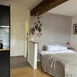 Cozy Studio-City Center