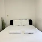Spacious For 6 Near Center Of