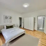 Spacious For 6 Near Center Of Appartement *