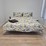 Les Pieds A La Grande Place