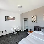 Keyless Hotel - Van Gaver