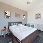 Keyless Hotel - Van Gaver