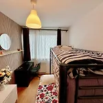 Chambre 3 Personnes Avec Salle De Bain Privee Proche Gare Du Midi