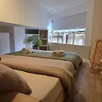 Appartement Industrial-style Loft With Mezzanine Bedroom In Prime Area Brussel