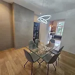 Luxury Triplex Stylish 2br In Apartment *
