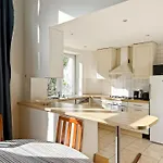 Prime Location Apartment Chtelain Saint-Gilles Self Checkin