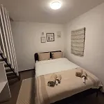 Appartement Industrial-style Loft With Mezzanine Bedroom In Prime Area