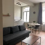 Apartment Elegant Renovated 2 Bedrooms Close To Transport *