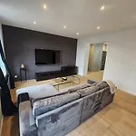 Luxury Triplex Stylish 2br In Apartment *