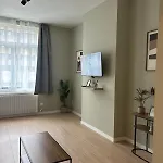 Elegant Renovated 2 Bedrooms Close To Transport * Brussels