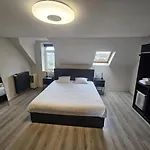 Luxury Triplex Stylish 2br In Apartment *
