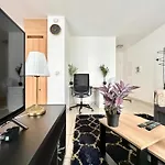 Elegant Close To The European Parliament Apartment *